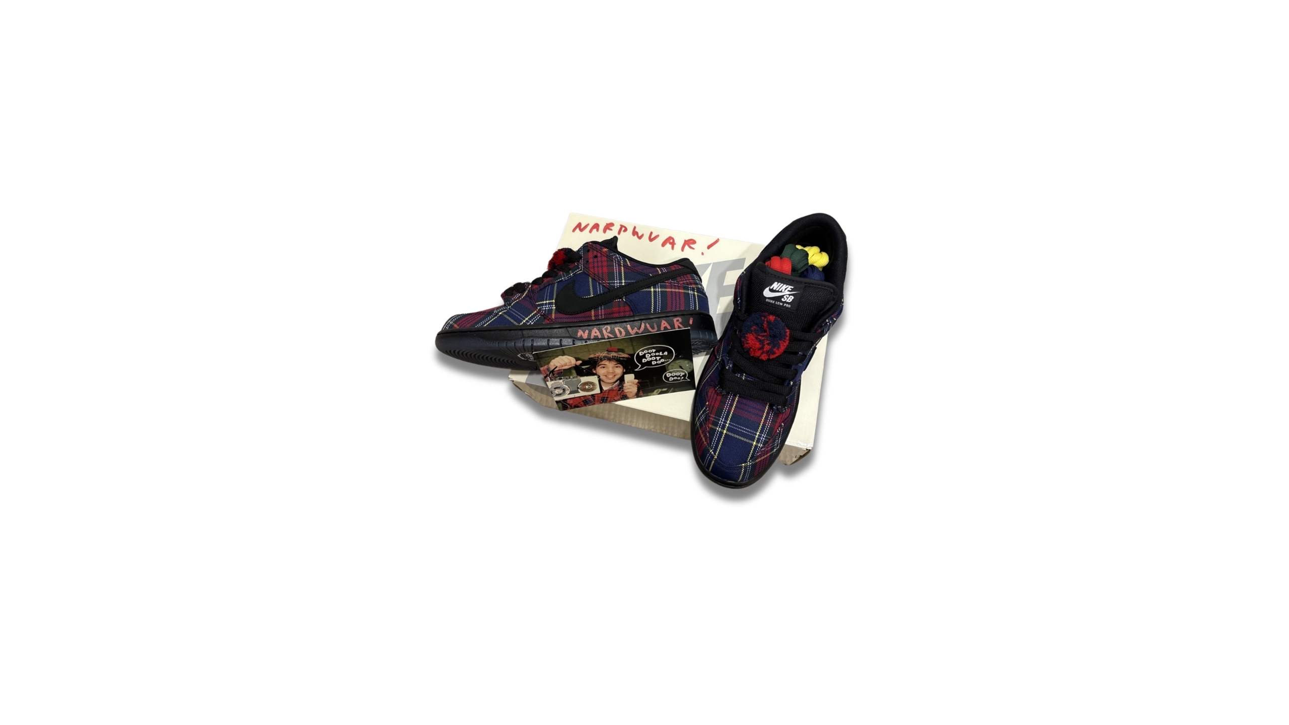 Nardwuar_x_Nike_SB_Dunk_Low_SIGNED PAIRS_Flip
