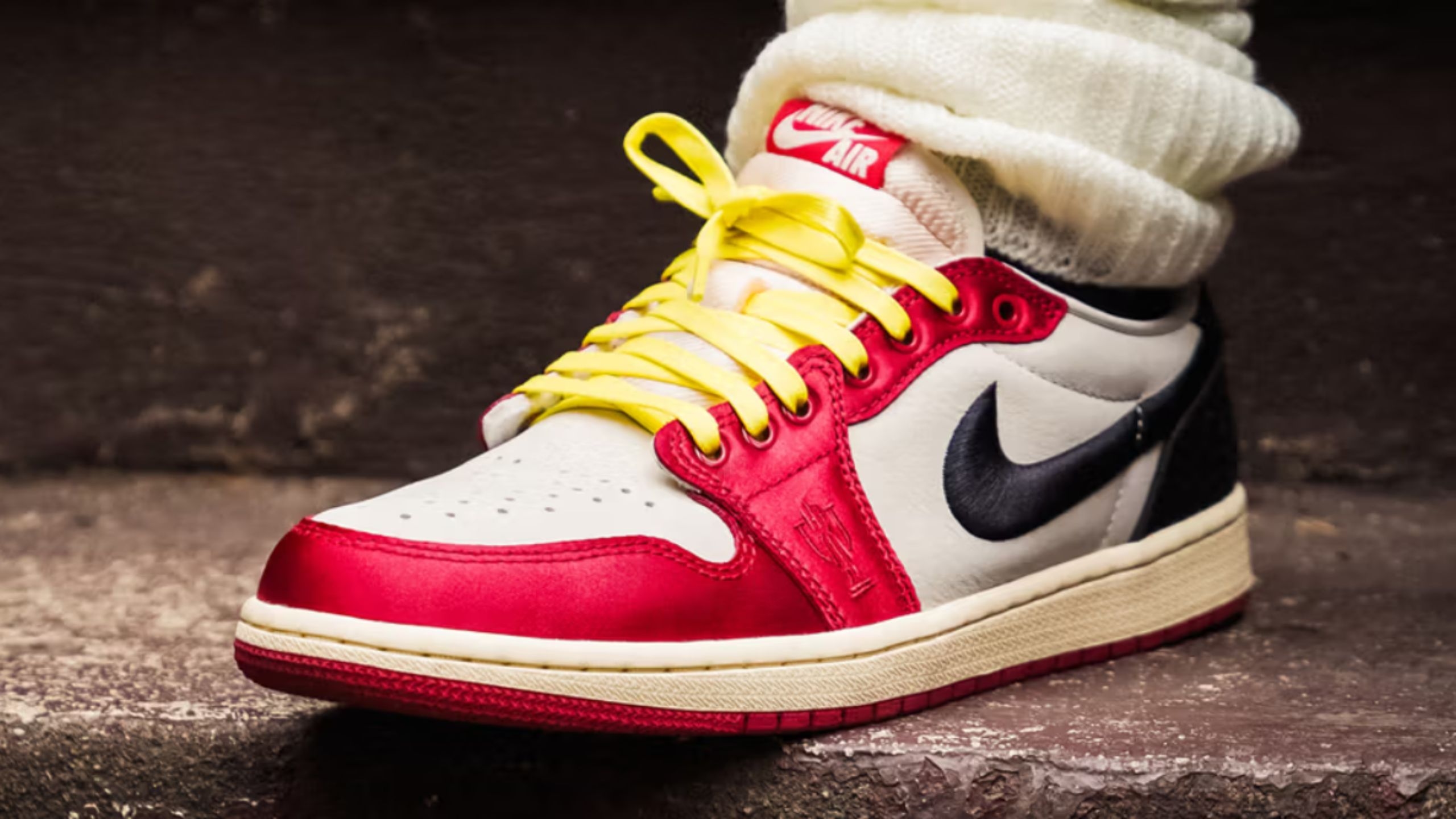 Air Jordan 1 Low Retro OG Away highlights materials and color blocking